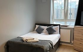 1 Bedroom Flat In Whitechapel, London