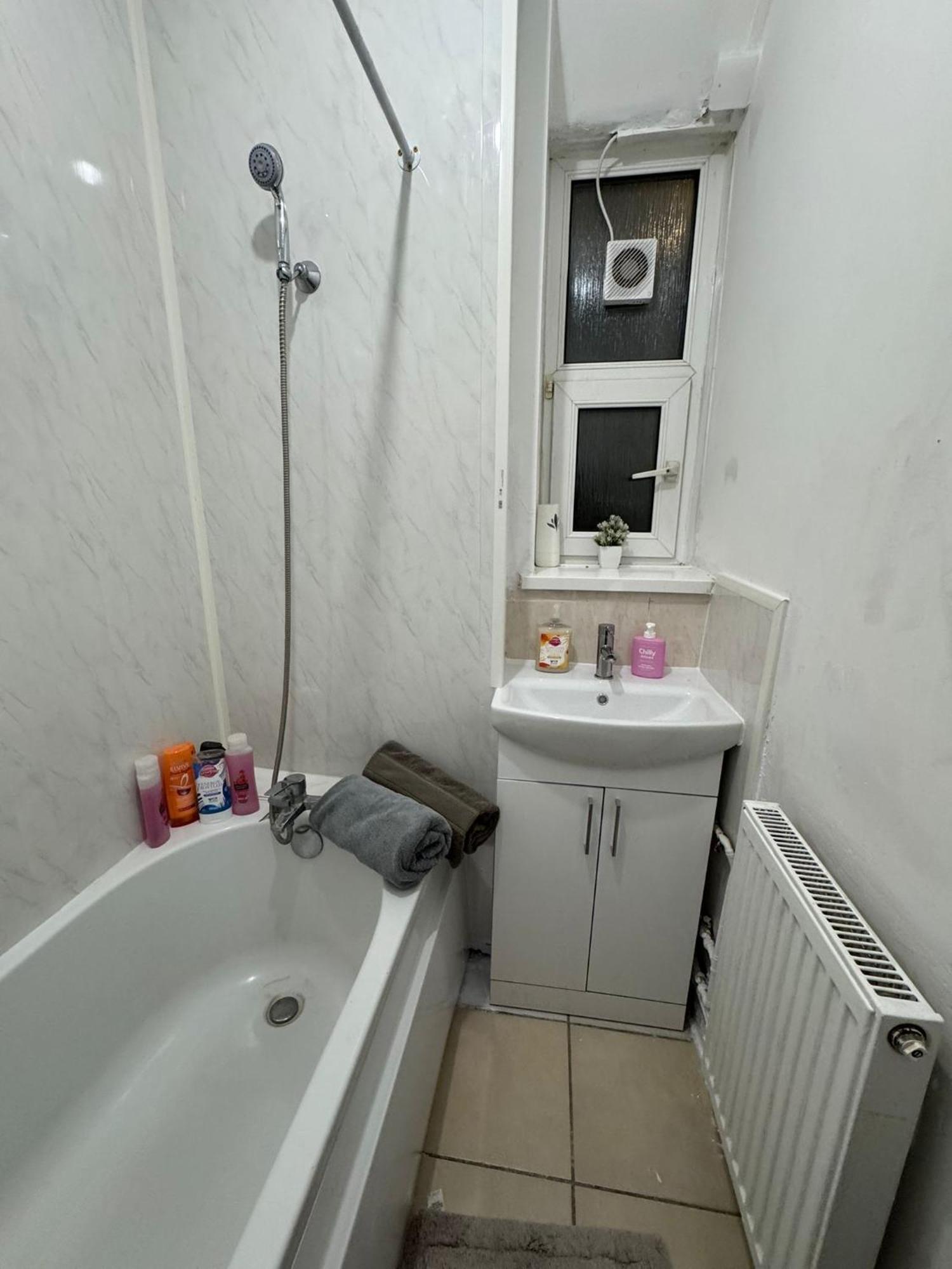 1 Bedroom Flat In Whitechapel, Londyn Zewnętrze zdjęcie